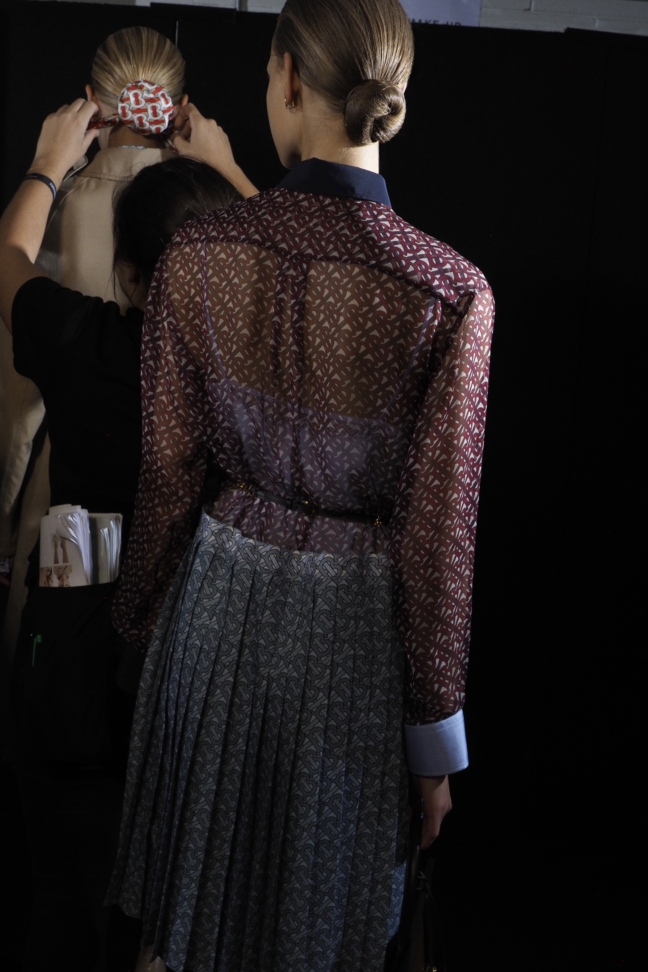backstage-at-the-burberry-spring_summer-2019-show_016