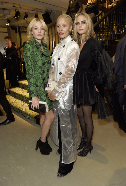670357939RH00071_Burberry_S