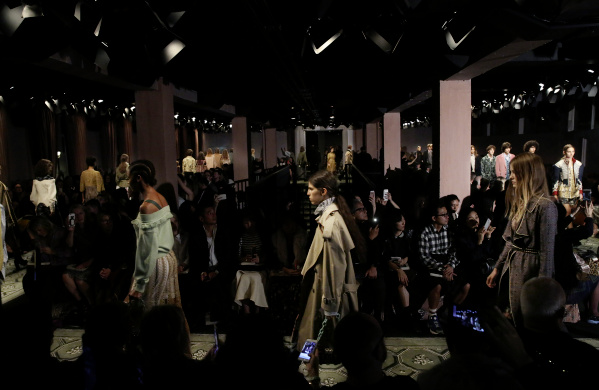 the-burberry-september-2016-show_008