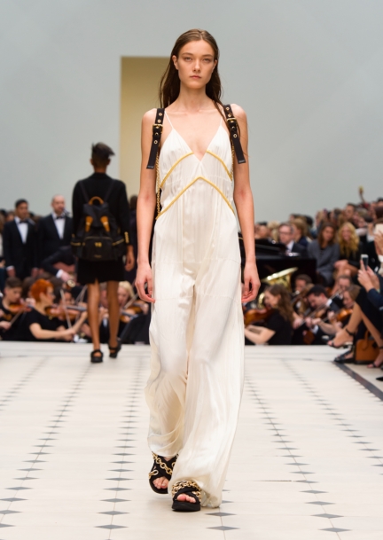 burberry-womenswear-s_s16-collection-look-10