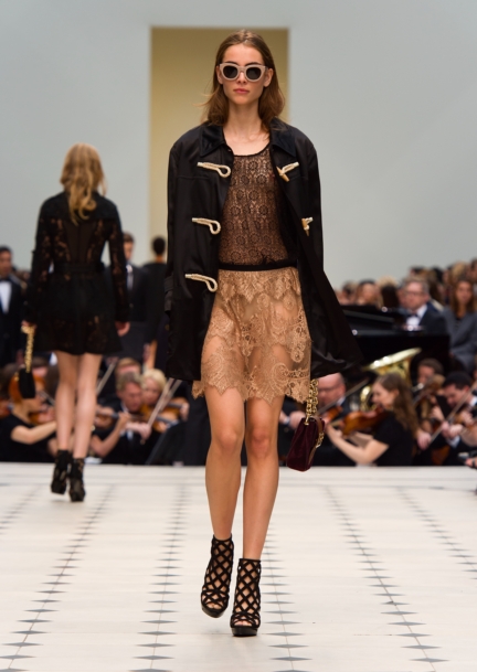 burberry-womenswear-s_s16-collection-look-14