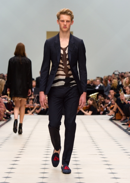 burberry-womenswear-s_s16-collection-look-15