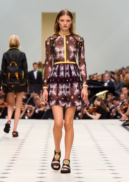 burberry-womenswear-s_s16-collection-look-25