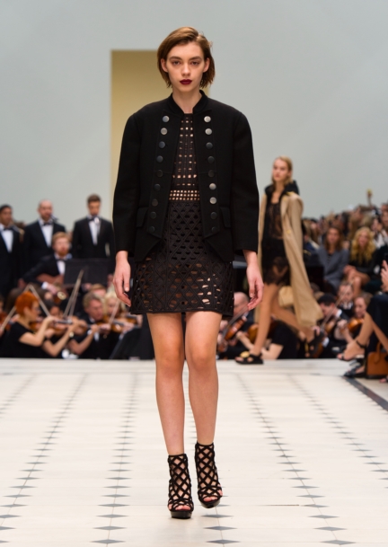 burberry-womenswear-s_s16-collection-look-3
