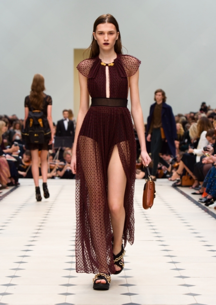 burberry-womenswear-s_s16-collection-look-30
