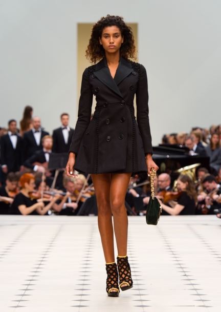 burberry-womenswear-s_s16-collection-look-32