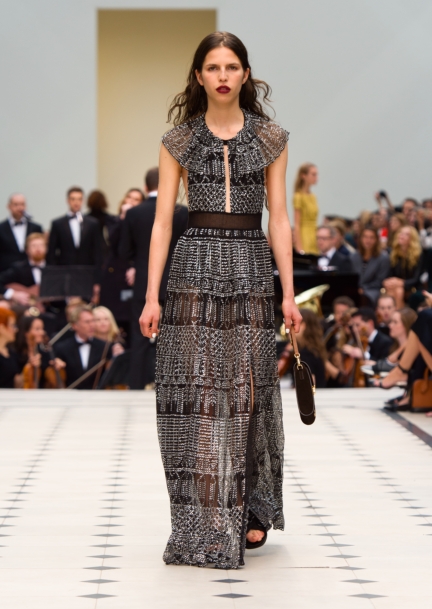 burberry-womenswear-s_s16-collection-look-34