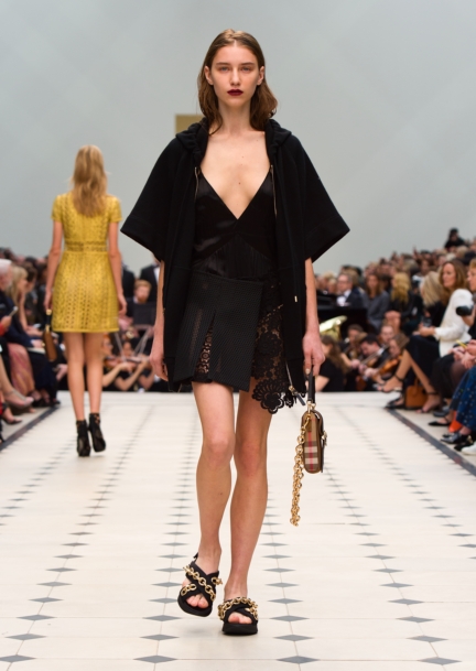 burberry-womenswear-s_s16-collection-look-36
