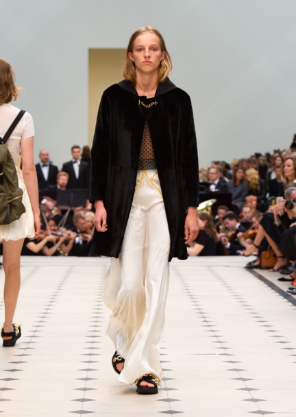 burberry-womenswear-s_s16-collection-look-39