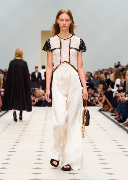 burberry-womenswear-s_s16-collection-look-46
