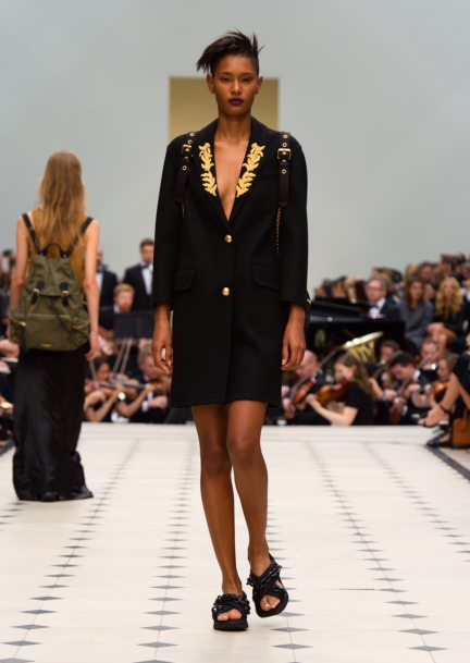 burberry-womenswear-s_s16-collection-look-9