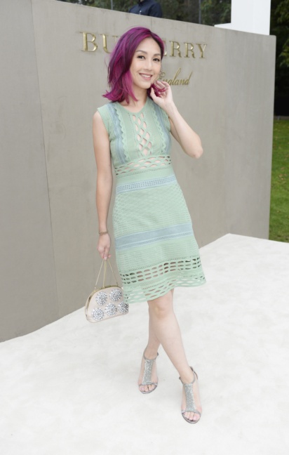 579267423bs090_burberry_wom