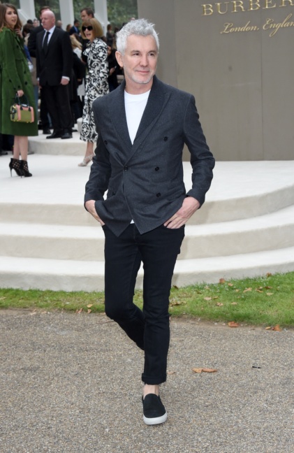 baz-luhrmann-wearing-burberry-at-the-burberry-womenswear-s_s16-show