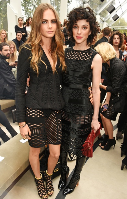 cara-delevingne-and-annie-clark-at-the-burberry-womenswear-s_s16-show