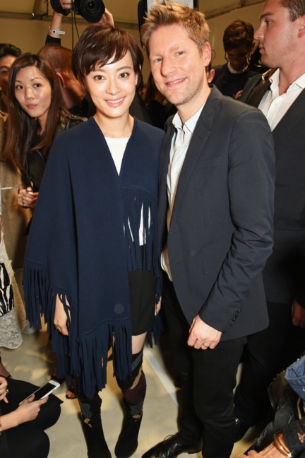 christopher-bailey-and-sun-li-at-the-burberry-womenswear-s_s16-show