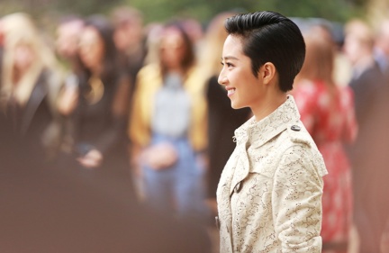 guey-lun-mei-at-the-burberry-womenswear-s_s16-show