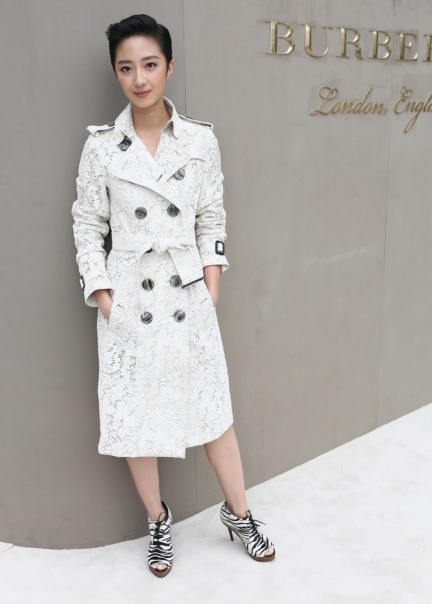 guey-lun-mei-wearing-burberry-at-the-burberry-womenswear-s_s16-show