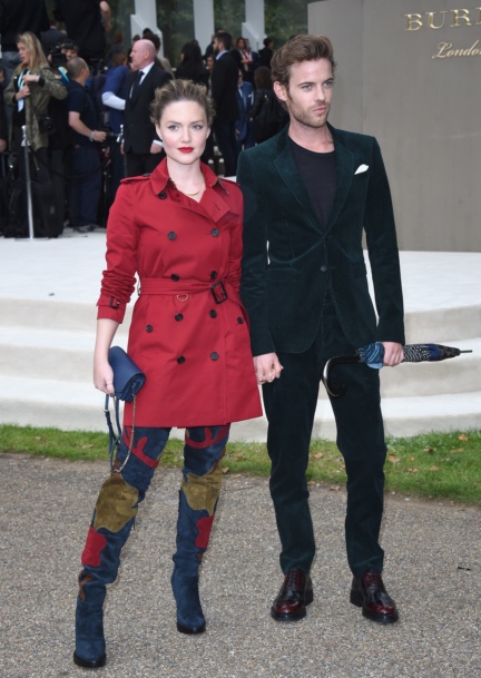 holliday-grainger-and-harry-treadaway-wearing-burberry-at-the-burberry-womenswear-s_s16-show