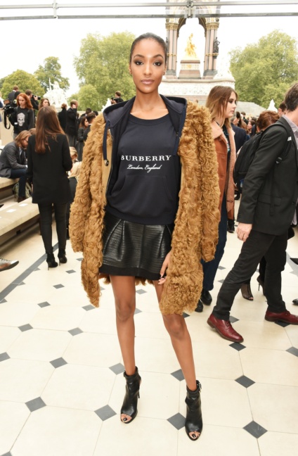 jourdan-dunn-wearing-burberry-at-the-burberry-womenswear-s_s16-sho_001