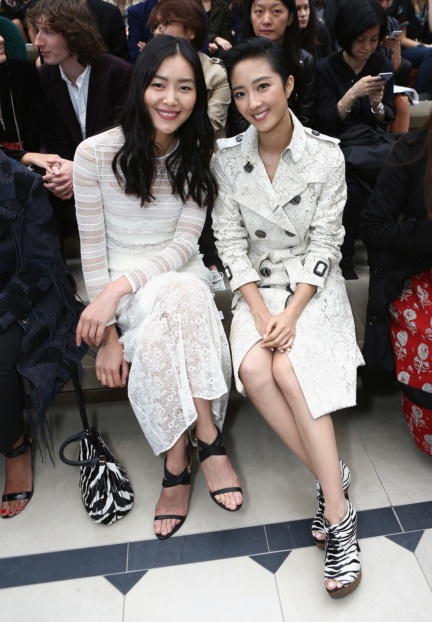liu-wen-and-guey-lun-mei-on-the-front-row-at-the-burberry-womenswear-s_s16-sho_002