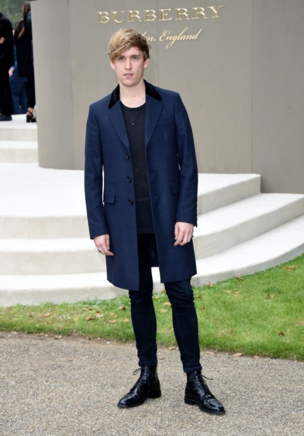 rhodes-wearing-burberry-at-the-burberry-womenswear-s_s16-show