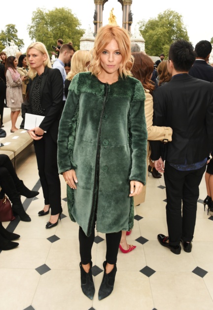 sienna-miller-wearing-burberry-at-the-burberry-womenswear-s_s16-sho_001
