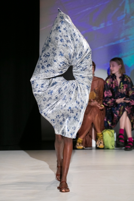 chalayan-rtw-ss20-london-01_0