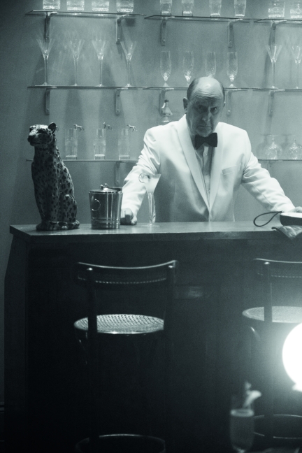 charlotte-olympia-aw17-john-d-collins-as-bruce-the-bartender