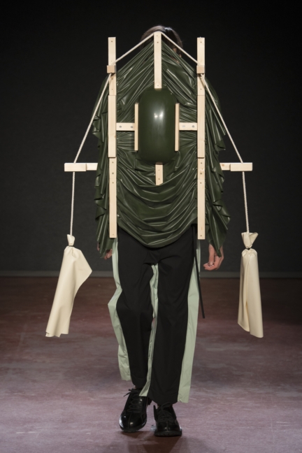 craig-green-aw18-runway-hd-look-12