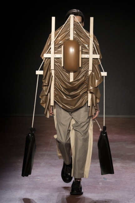 craig-green-aw18-runway-hd-look-6