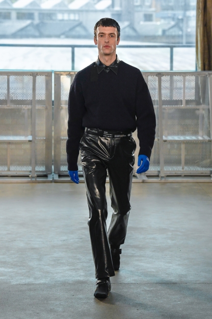 look0010