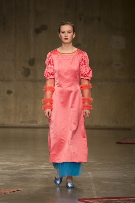 molly-goddard-london-fashion-week-autumn-winter-17-19
