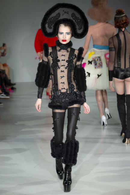 pam_hogg_ss20_72dpi_020