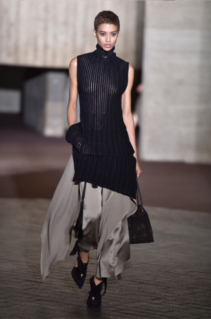 roland-mouret-london-fashion-week-autumn-winter-17-11