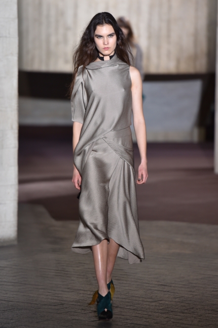 roland-mouret-london-fashion-week-autumn-winter-17-14
