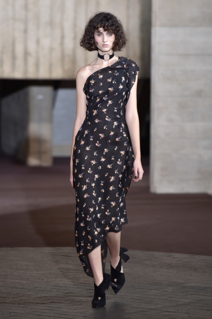 roland-mouret-london-fashion-week-autumn-winter-17-21