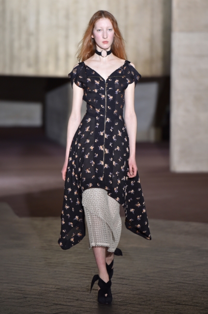 roland-mouret-london-fashion-week-autumn-winter-17-22