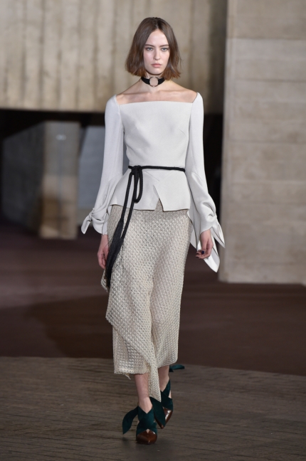 roland-mouret-london-fashion-week-autumn-winter-17-23