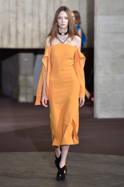 roland-mouret-london-fashion-week-autumn-winter-17-24