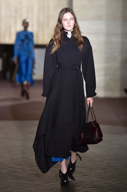 roland-mouret-london-fashion-week-autumn-winter-17-27
