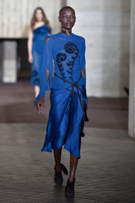 roland-mouret-london-fashion-week-autumn-winter-17-28
