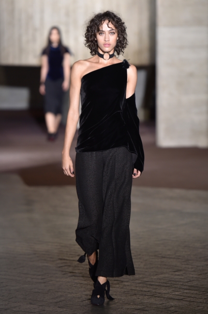 roland-mouret-london-fashion-week-autumn-winter-17-31