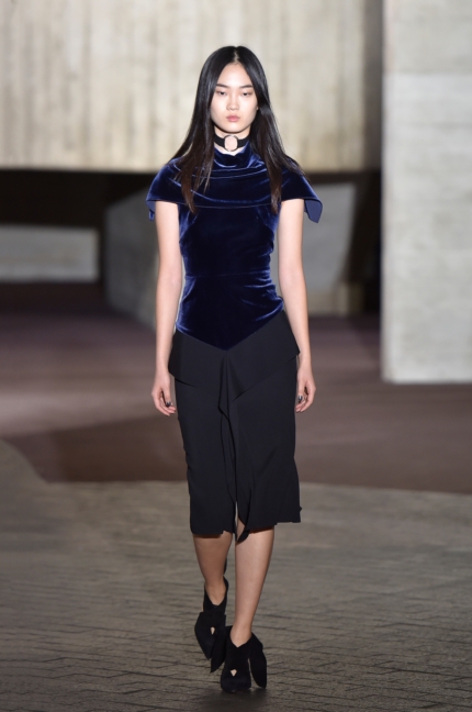 roland-mouret-london-fashion-week-autumn-winter-17-32