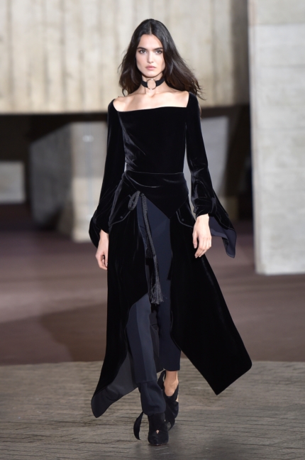 roland-mouret-london-fashion-week-autumn-winter-17-34