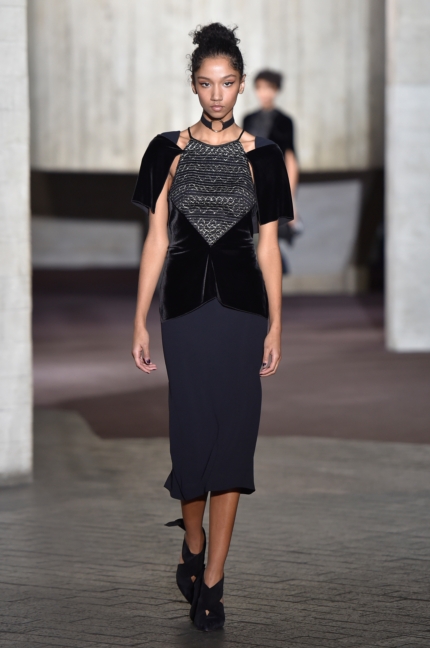 roland-mouret-london-fashion-week-autumn-winter-17-36
