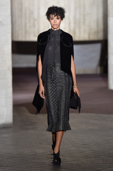 roland-mouret-london-fashion-week-autumn-winter-17-37