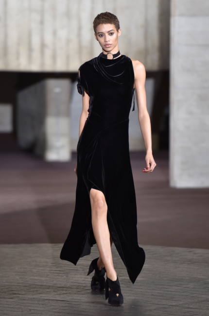 roland-mouret-london-fashion-week-autumn-winter-17-38