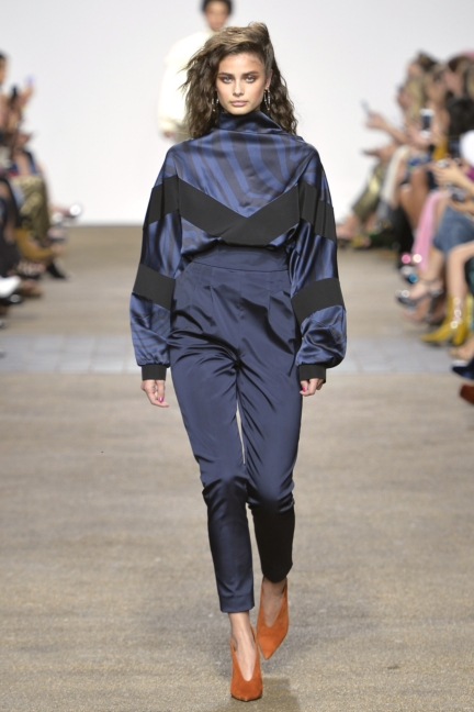 unique_sept_16_runway0001