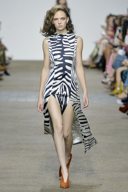 unique_sept_16_runway0007