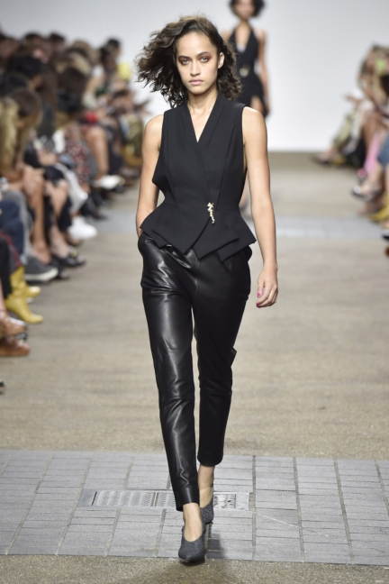 unique_sept_16_runway0011